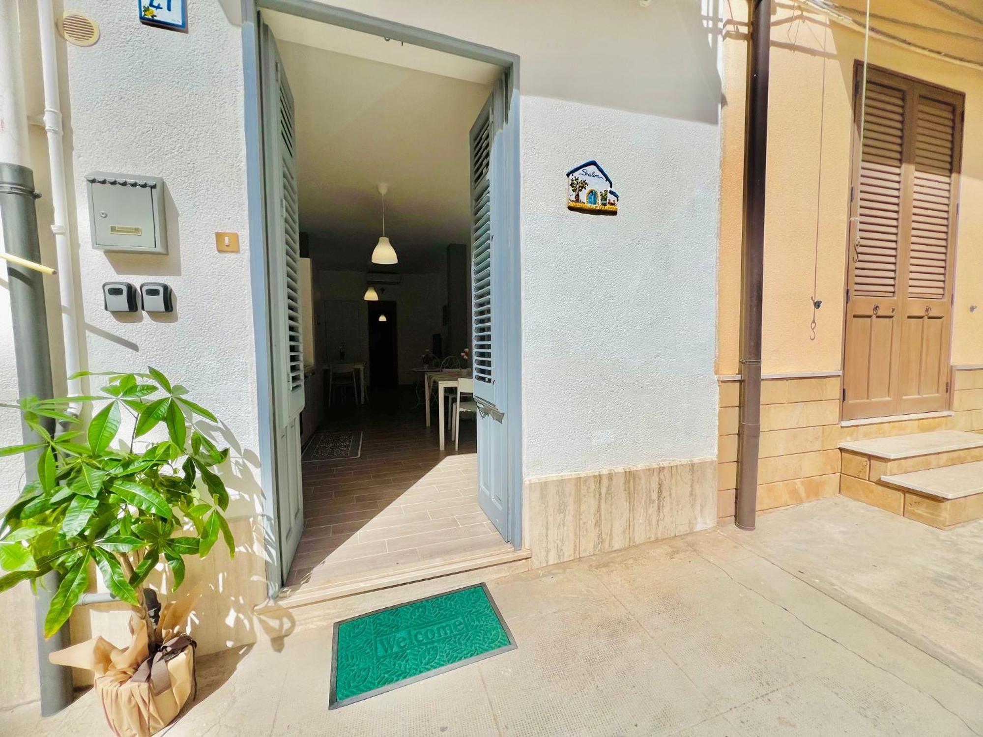 Hotel Domus Livi Cinisi Exterior foto